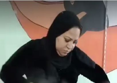 زينب أثناء ممارستها مهنتها