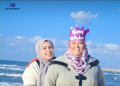 سيشن أم تحتفل بعيد ميلادها الـ60