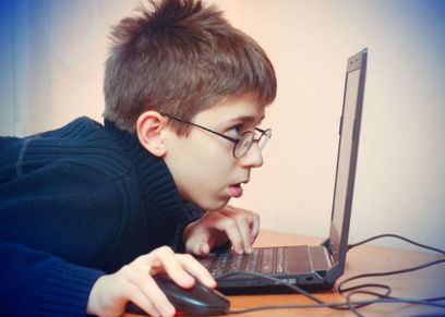 مخاطر الإنترنت على الأطفال