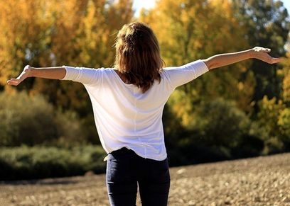 الحياة أحلى من غير مسئولية.. خبير: السيدات دون زواج هن الأكثر سعادة