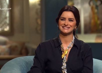 الفنانة نور