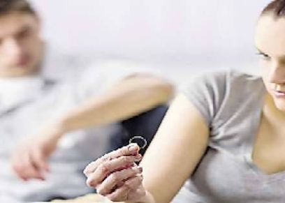 «هديل» انفصلت بسبب «الغسيل» و«غسالة أطباق» تنهى زواج «مريم»