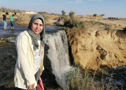 علا وشيماء يهربان من الضغط إلى معرض الكتاب