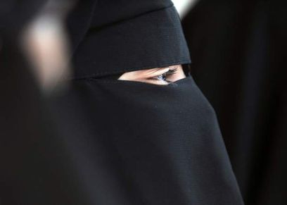 منتقبة
