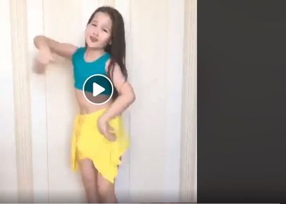 وصلة رقص لطفلة على أنغام