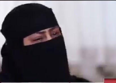 الممرضة تبكي ابنتها