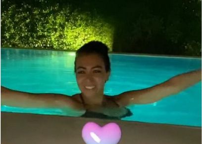 مريهان حسين بترقص في حمام السباحة