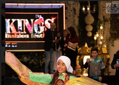 «هنيدة» في عرض تنورة