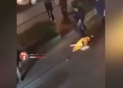 بالفيديو| سحل وضرب إيرانية