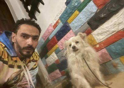 الكلب مع المدرب أيمن حسني
