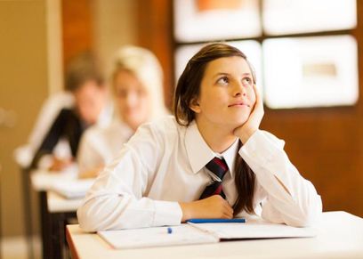 أحلام فتيات في سنة أولى جامعة يبحثن عن فرصة عمل داخل محطات المترو
