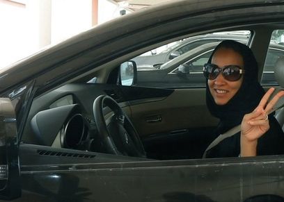 بالفيديو| رد فعل مضحكة لطفل حول قيادة والدته للسيارة