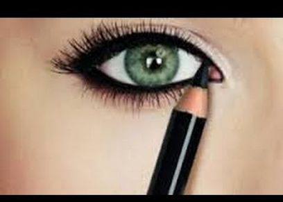 حكم خروج المرأة متزينة بالكحل