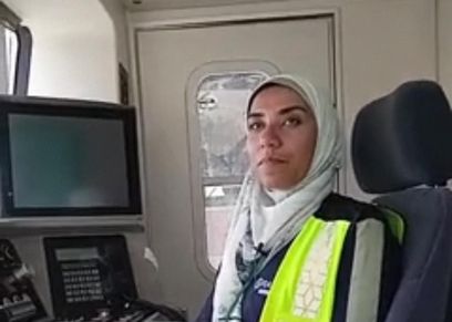 «سوزان» أول سائقة لمترو الأنفاق