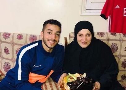 محمد عبدالمنعم ووالدته