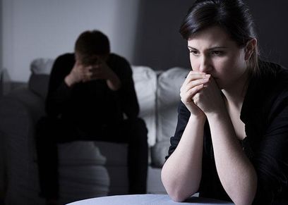 «الملل الزوجي» ينهي قصة حب «حنان وعادل» بعد 13 سنة زواج: «بطلنا نحكي»