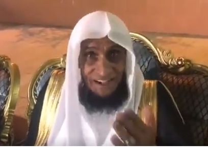 بالفيديو| مسن سعودي يحتفل بزواجه الـ12: أنا فارس الليلة
