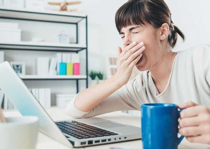 سيدة مصابة بمتلازمة التعب المزمن