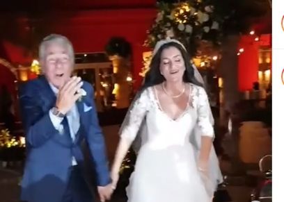 مصطفى فهمي يشارك ابنته بوصلة رقص