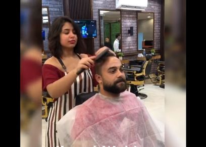 وردة أحمد تعمل في صالون حلاقة رجالي