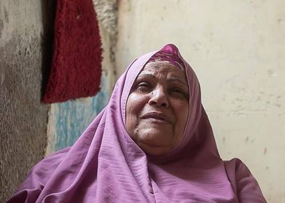 بالصور| جلسة تصوير  توضح عقوق الوالدين .. والمصور: