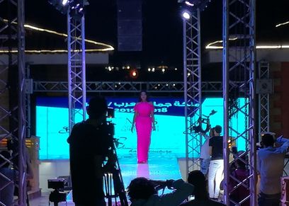 عرض أزياء 