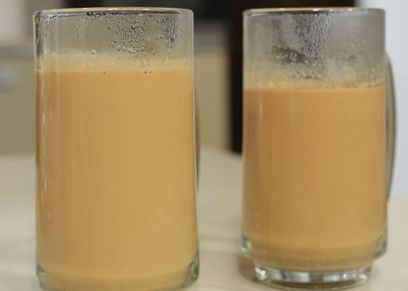 شاي باللبن بنكهة الحبهان