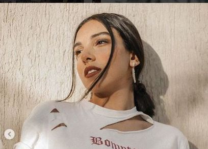 الفنانة الشابة سلمى ابوضيف