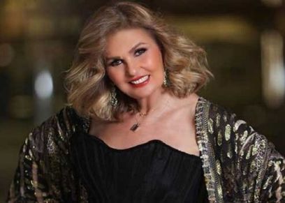 الفنانة يسرا