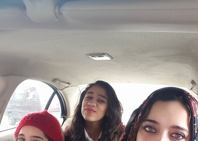دينا وبناتها
