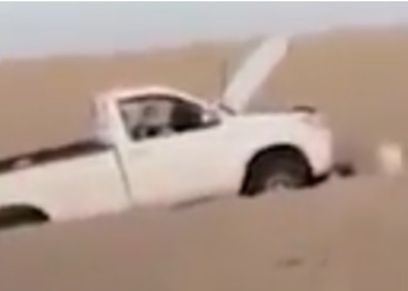 شاب سوداني يوثق لحظات حياته الأخيرة وأصحابه في الصحراء.. ماتوا عطشا