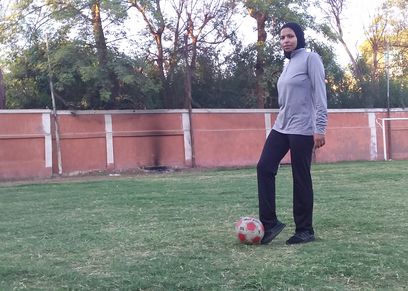 كابتن شيماء أول فتاة مدربة لكرة القدم في الأقصر