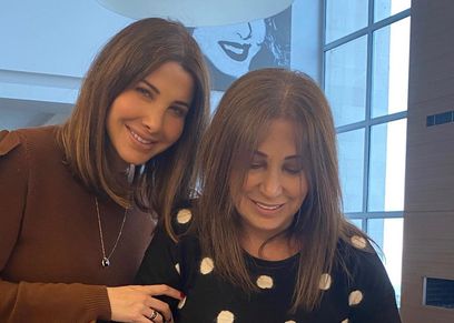 نانسي عجرم ووالدتها خلال الاحتفال بعيد ميلادها