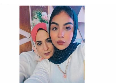 ميادة محمد ووالدتها سارة