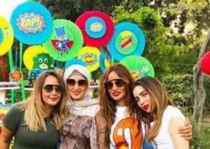 زينة وأخواتها البنات