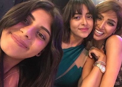روجينا تنشر صورة بصحبة بناتها عبر حسابها على
