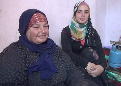 السيدة صباح وإحدى ابنتيها