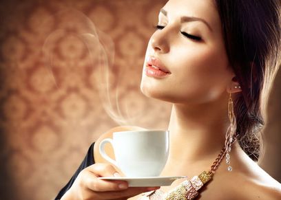 ٣ أكواب من القهوة يوميًا تقي النساء من الخرف