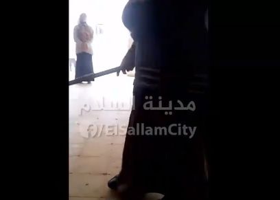 معلمة بالمدرسة