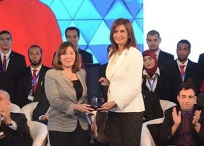 حصول الدكتورة هدى المراغي على وسام كندا