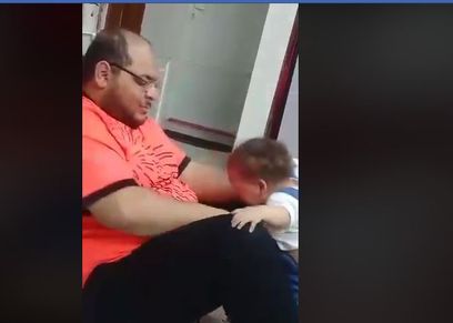 رجل يتعدى على طفلة