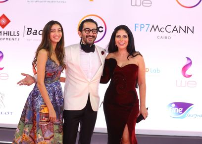 أحمد حلمي ومنى زكي وابنتهما