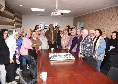 مسلم يكرم الزميلات بمناسبة عيد الأم