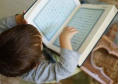 كيفية تعليم الاطفال حفظ القرآن في سن صغير