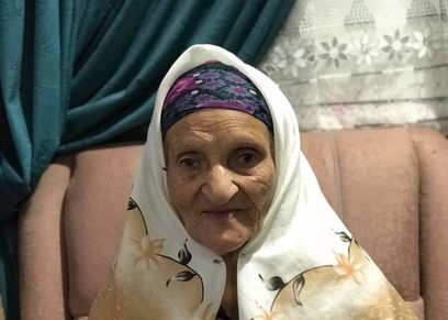 الجدة المسنة
