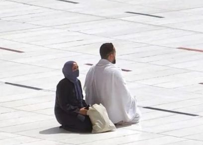الفتاة وأخوها من ألمسجد الحرام