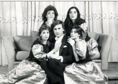 عزت ابو عوف وشقيقاته