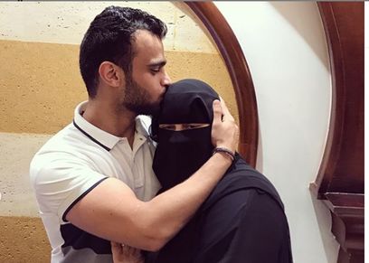 مصطفى حفناوي ووالدته