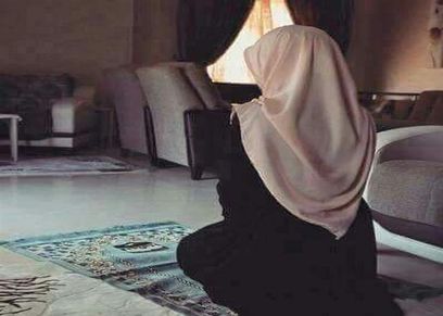 حكم الصلاة بالحذاء