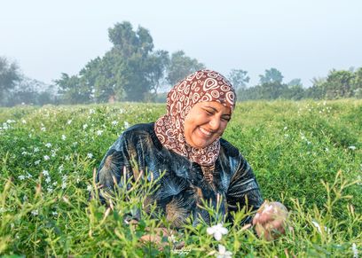 إحدى الفلاحات في جلسة التصوير